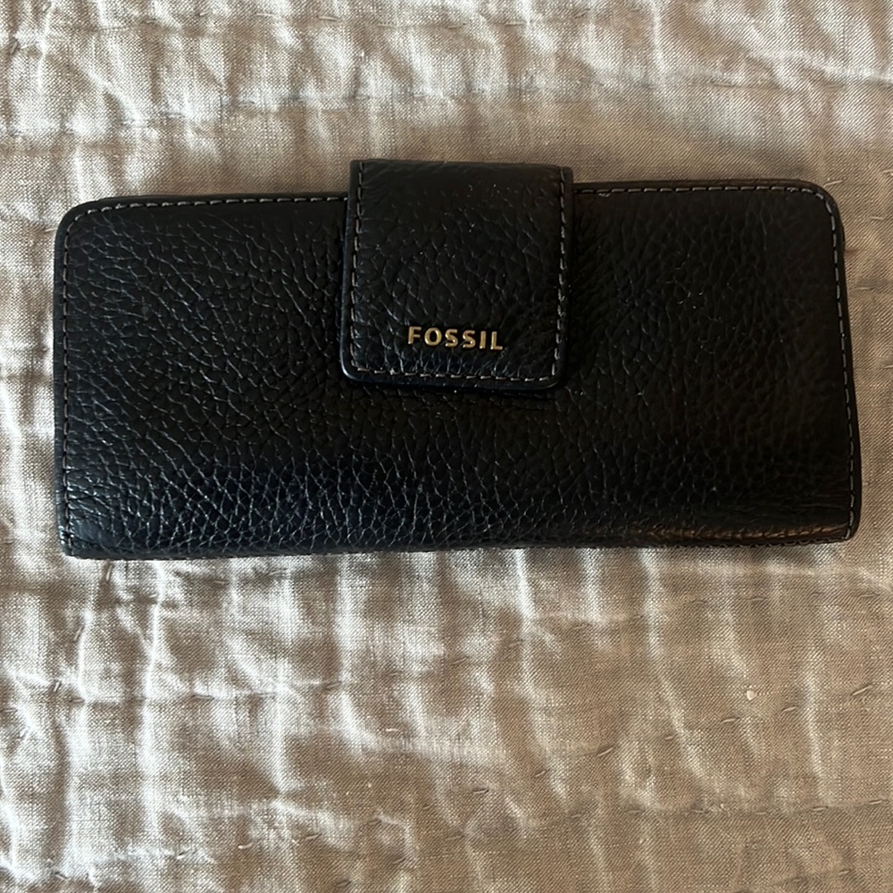 Black Fossil Wallet In Very Good Condition - image 1